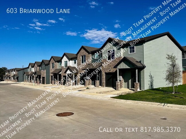 Building Photo - 603 Briarwood Ln
