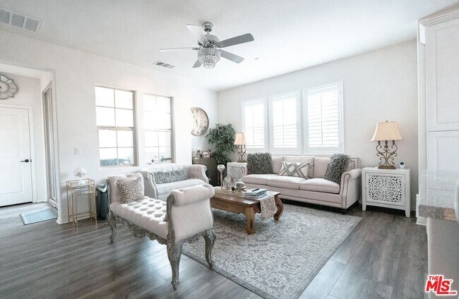 Building Photo - 841 Iris Way