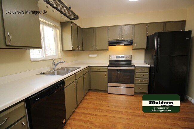 Building Photo - Sweet home with finished basement and garage!