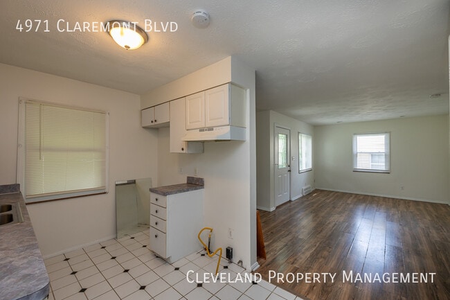 Building Photo - Charming Garfield Hts. Home