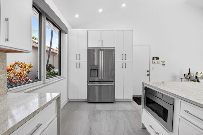 Building Photo - 5063 Ventura Dr