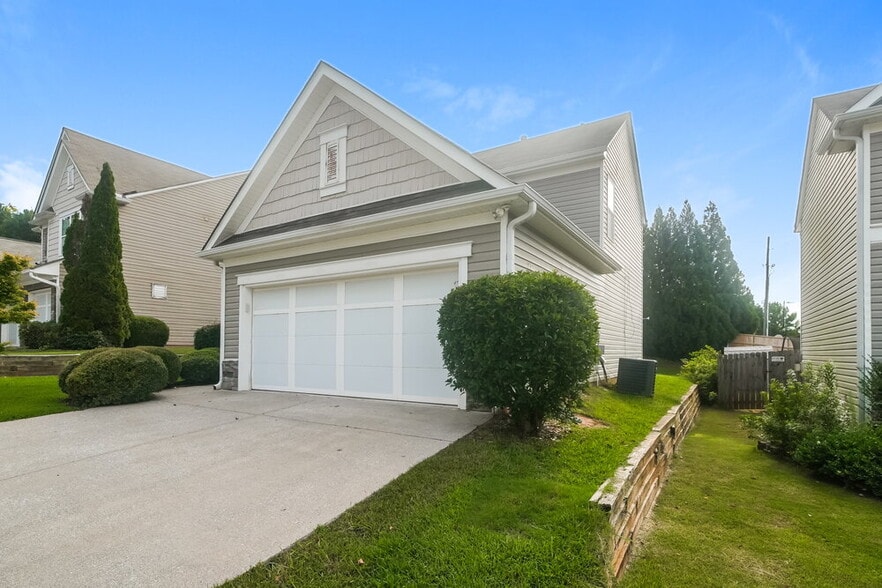 Building Photo - 216 Winterbury Dr