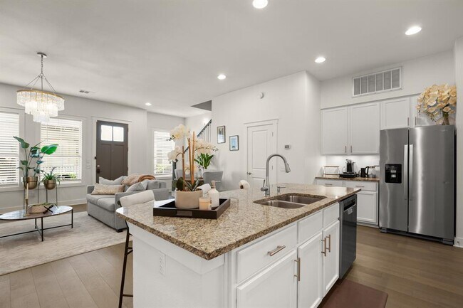 Building Photo - 2520 Bluebonnet Ln