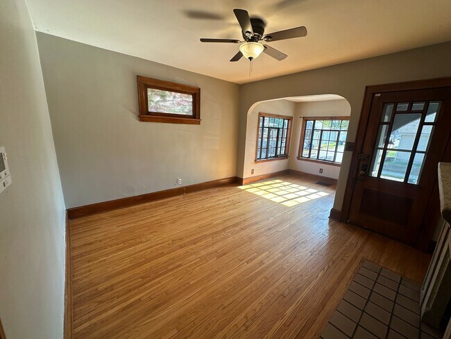 Building Photo - S Washington Ave 1041-1043 MLR