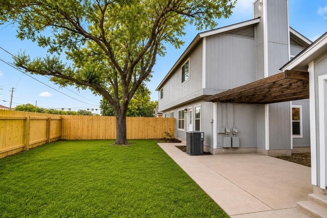 Building Photo - 8807 Springmail Cir