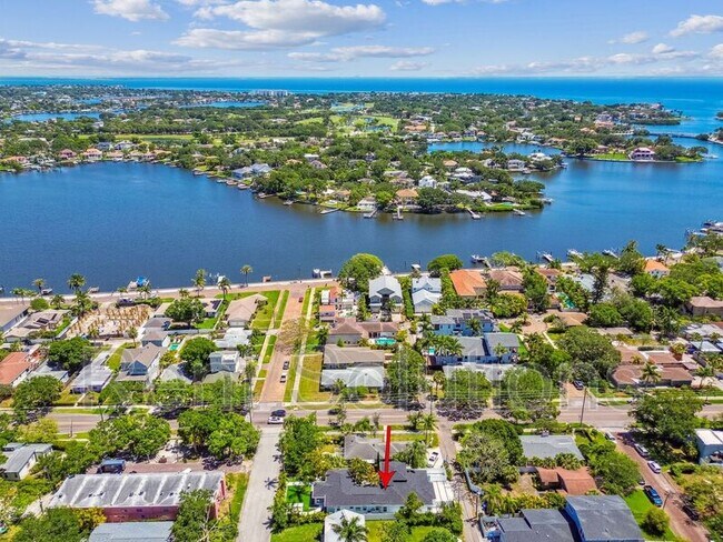 Building Photo - 110 28th Ave N