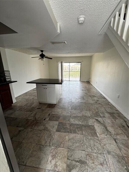 Primary Photo - 5200 NW 31st Ave