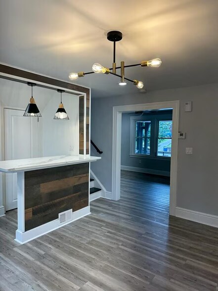 Building Photo - 3370 Parkview Ave