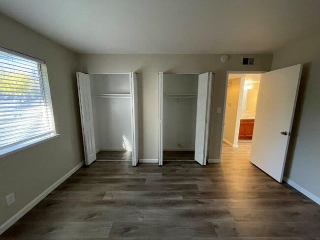 Building Photo - Single Level 2 Bedroom 1 Bath