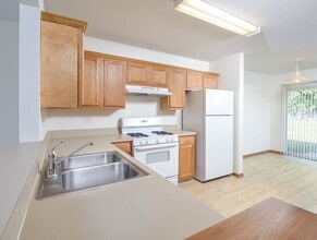 Building Photo - The Waterford Apartments