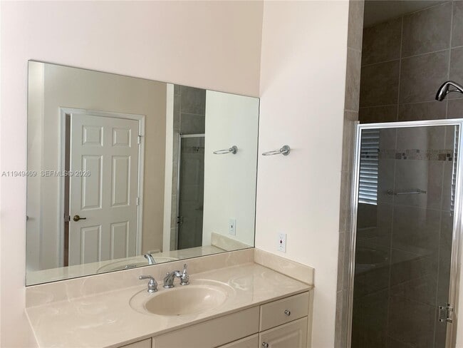 Building Photo - 3338 Lakeside Dr