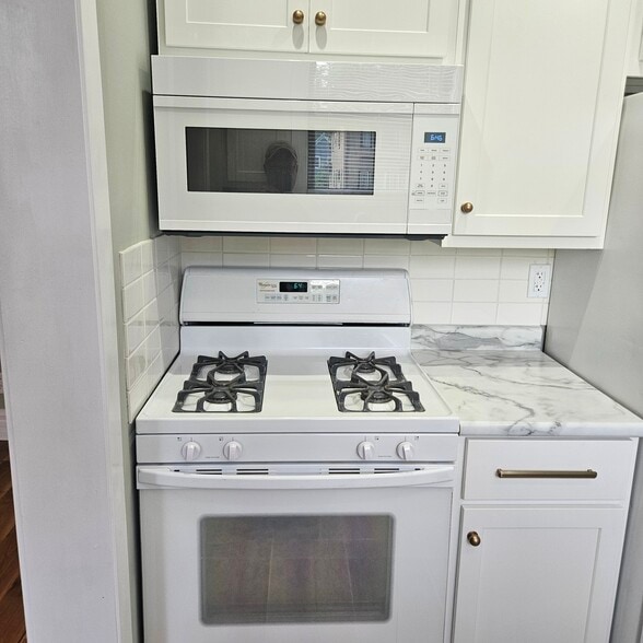 Kitchen range microwave hood combo - 811 Tyler St