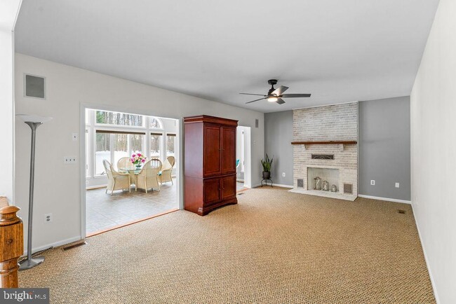 Building Photo - 8009 Frontier Dr