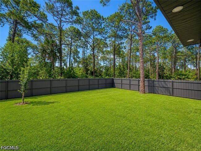Building Photo - 8034 Life Cir