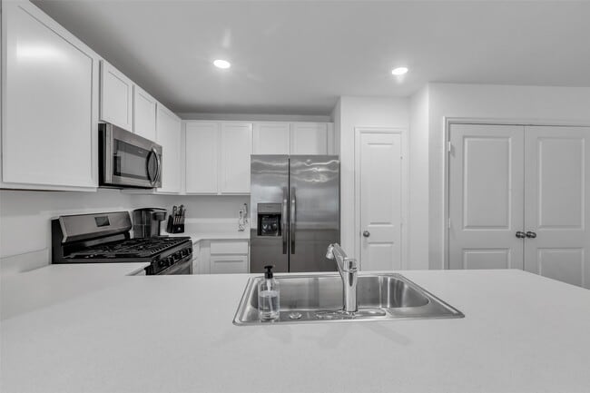 Building Photo - 4154 Saltillo Lakes Dr