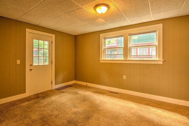 Building Photo - 52 Richards Ave NW