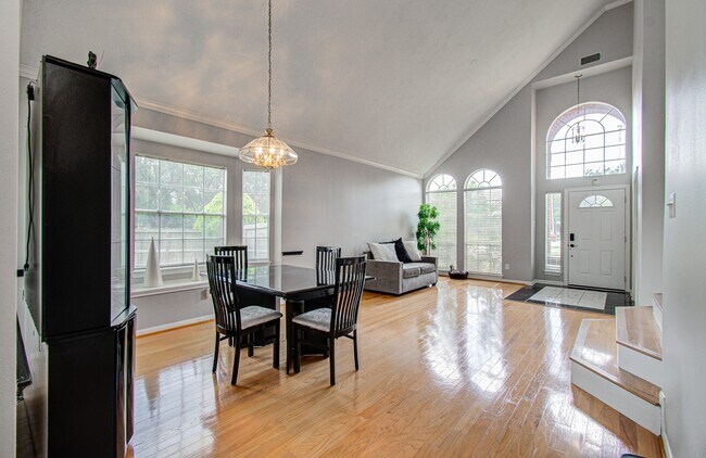 Building Photo - 3043 W Hampton Dr