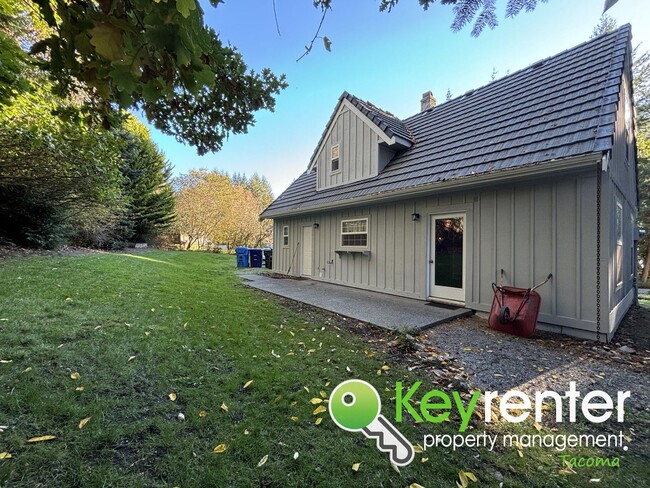 Building Photo - Cute Cottage on Fox Island, WA!