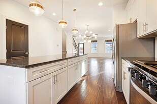 Building Photo - 764 N 6th St