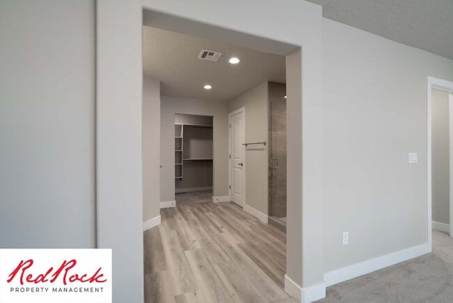 Building Photo - 3 Bedroom Hurricane Townhome With Scenic Views