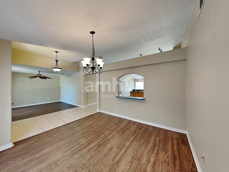 Building Photo - 11514 Pineloch Loop