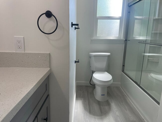 Building Photo - Location, Location, Location! Adorable Riverside Home Ready for Immediate Move In