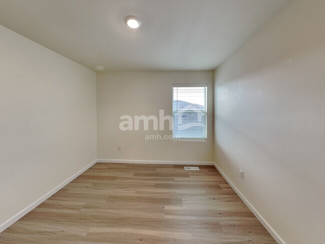 Building Photo - 1415 W 16th Ave