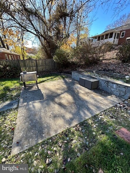 Building Photo - 10804 Drumm Ave