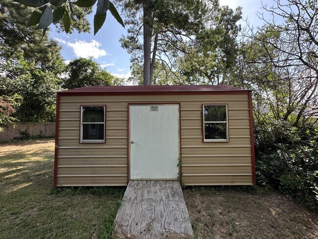 Building Photo - 208 N Bowie St