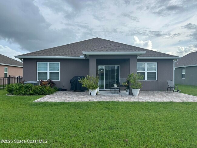 Building Photo - 165 Sorrento Dr