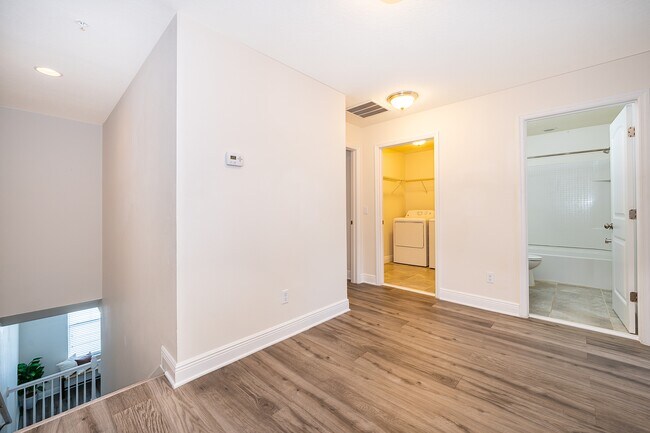 Building Photo - 10061 Town Lake Dr