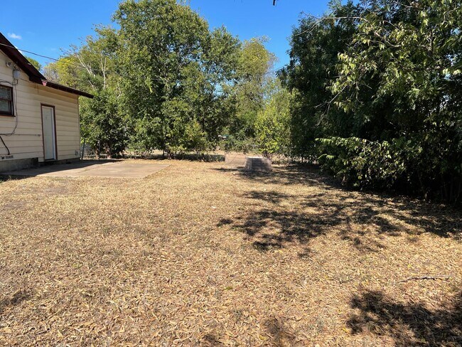 Building Photo - Available Now! *Pet Restrictions* 3 Bedroom/1 Bathroom in Temple