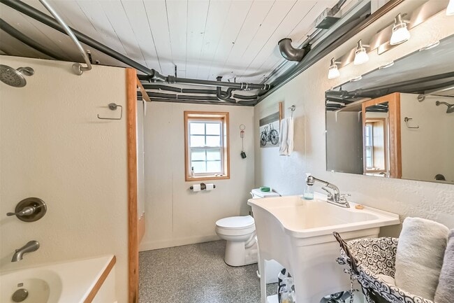 Building Photo - 2009 Todville Rd