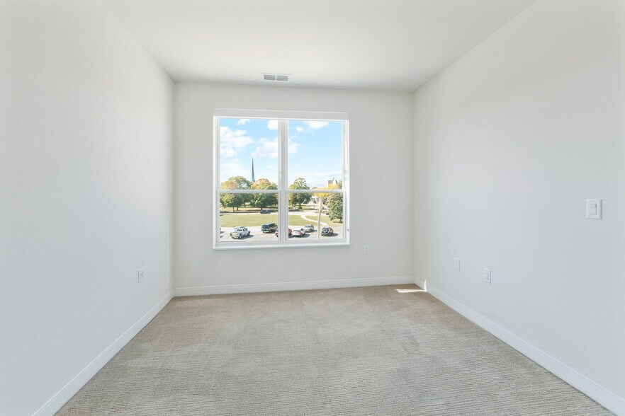 Building Photo - 5945 6th Ave