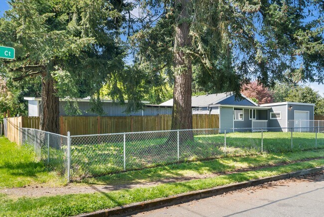 Building Photo - 227 NE 188th Ave