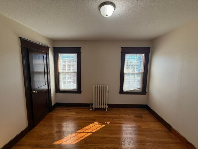 Building Photo - 565-567 East Street