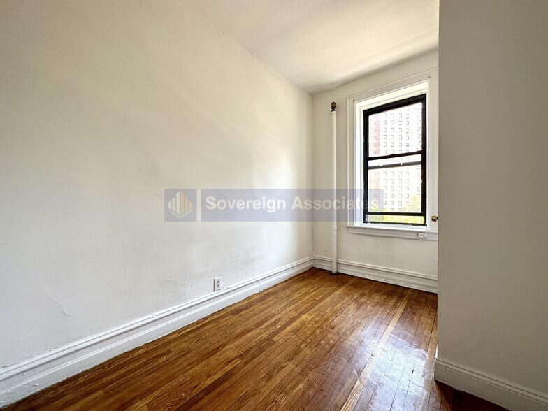 Building Photo - 3139 Broadway