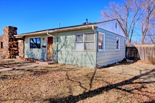 Building Photo - 2430 Bunting Ave