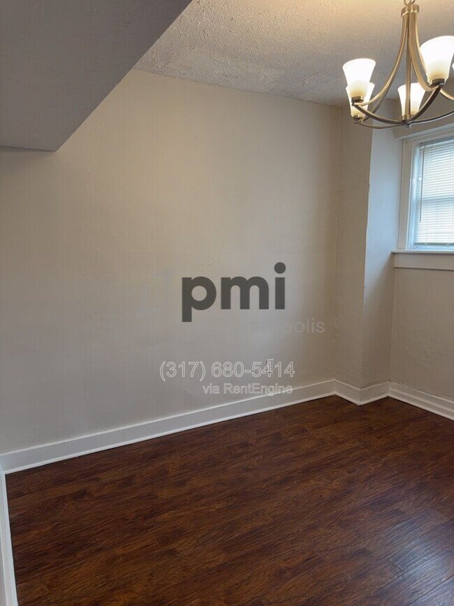 Building Photo - 1 W 28th St