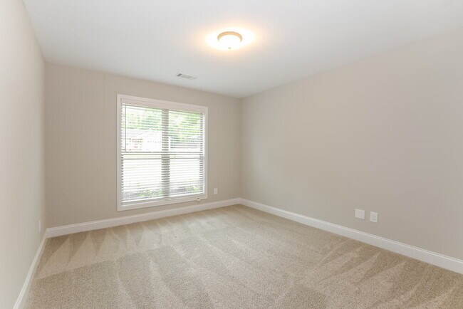 Building Photo - 2068 Providence Rd