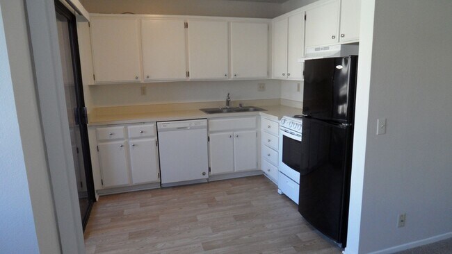 Building Photo - 55+ Senior Living Upgraded 1 BR 1 BA Gated...