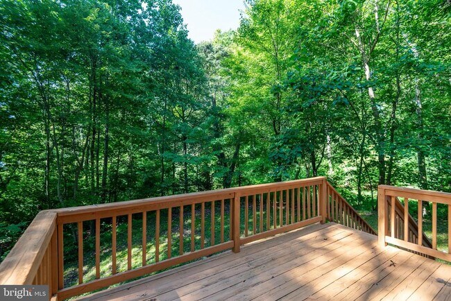 Building Photo - 8413 Manor View Rd