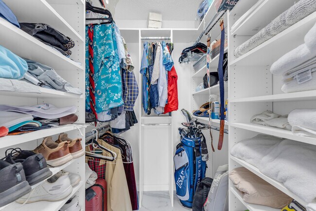 Building Photo - 7192 Huntington Ln