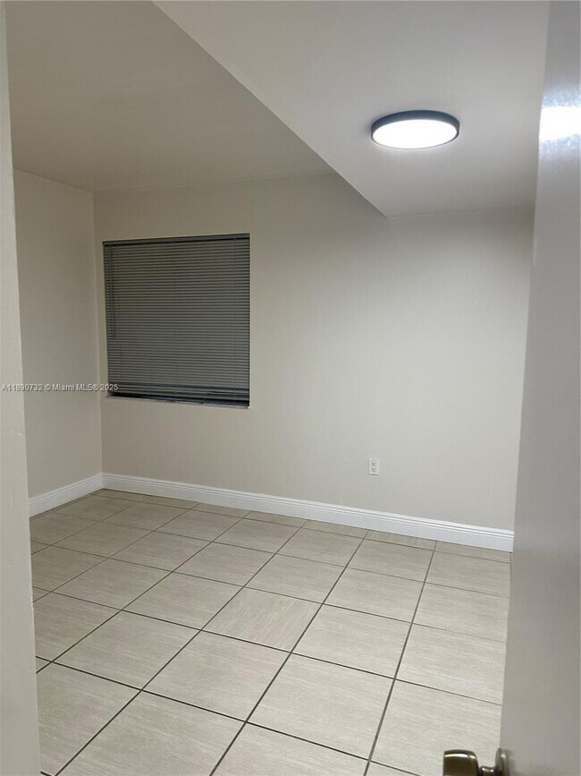 Building Photo - 9010 SW 125th Ave