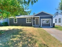 Building Photo - 3220 NE 14th Pl