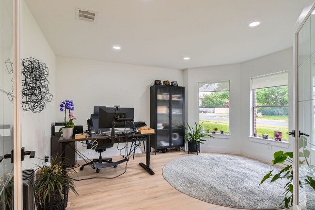 Building Photo - 8800 Ficke Cove