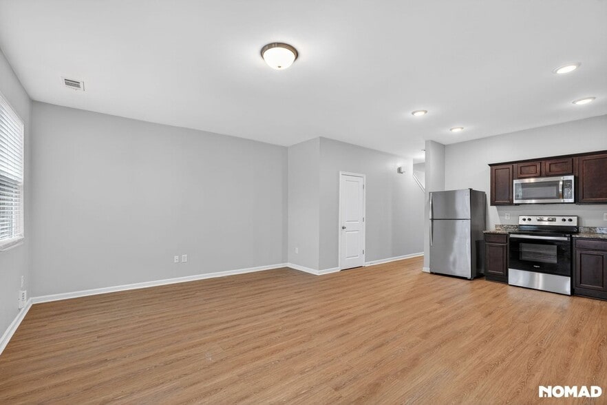 Building Photo - 6367 Kennonbriar Ct