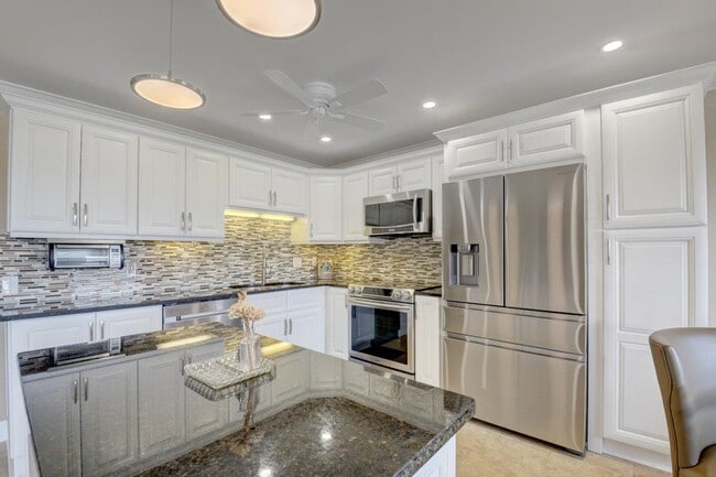 Building Photo - 4028 Newcastle B