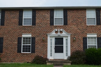 Building Photo - Unique Triplex