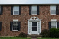 Building Photo - Unique Triplex